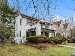 311 Magnolia Pl, Leonia, NJ 07605