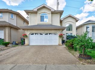 979 Hollingsworth Bnd NW, Edmonton, AB T6R3G7