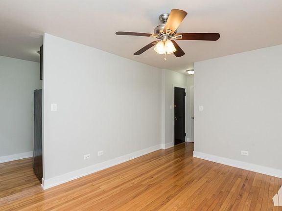 3rd image of 516 W Cornelia Ave #309JF
