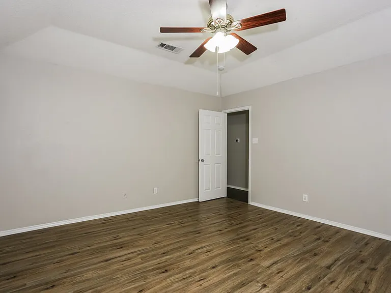 704 Stonebrooke Dr — Photo 11