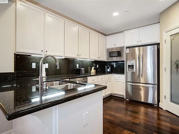4th image of 530 Heligan Ln Unit 4