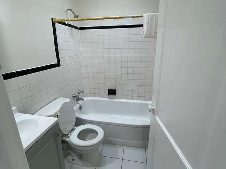 1502 N Kenwood Ave — Photo 12