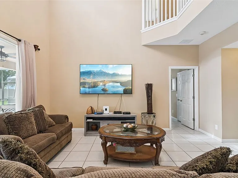 1162 Solana Cir — Photo 8