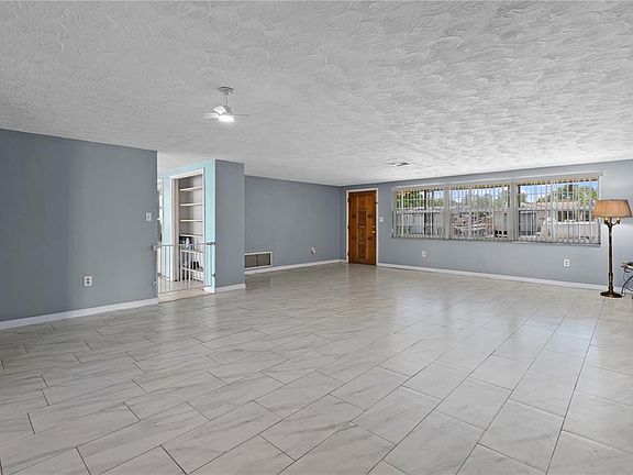 3rd image of 4934 DAPHNE STREET