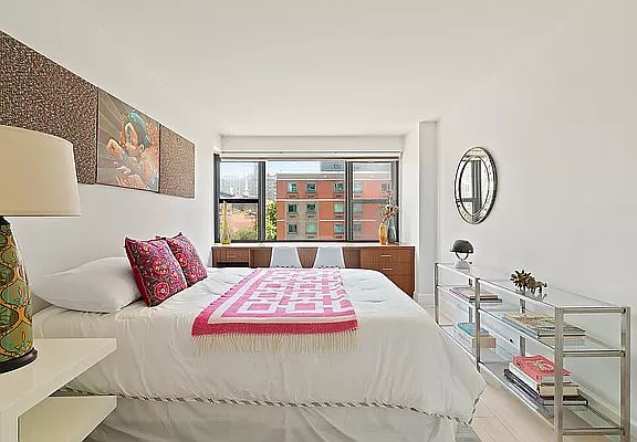 5th image of 115 E 9th St APT 5H