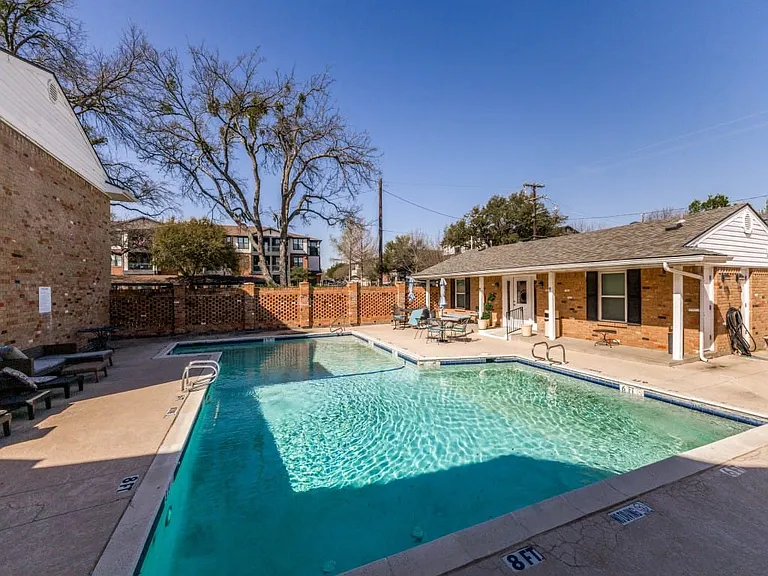 6037 Sandhurst Ln #C — Photo 10