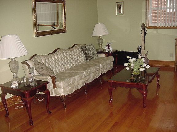 2nd image of 919 Glade St