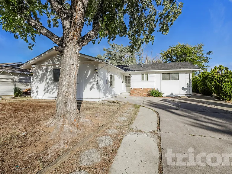 3241 Barbara Cir — Photo 1