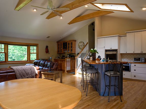4th image of 1895 Blossom Ct
