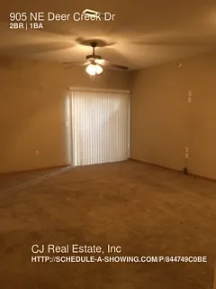 905 NE Deer Creek Dr — Photo 2