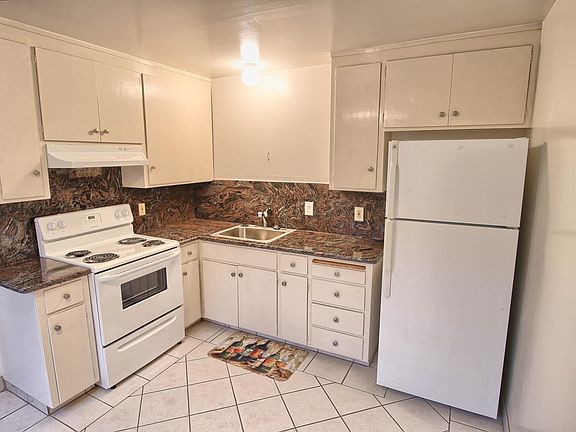 4th image of 1089 Oakmont Dr APT 2