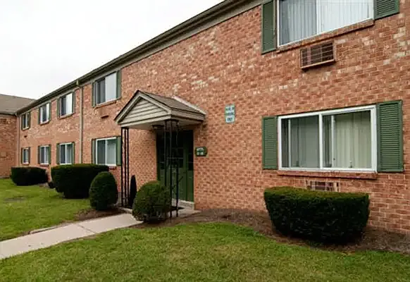 Jefferson Villa Apartments — Photo 3