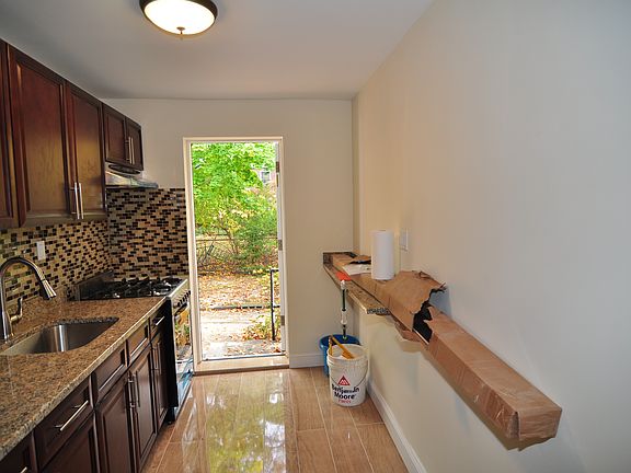 5th image of 3917 47th St