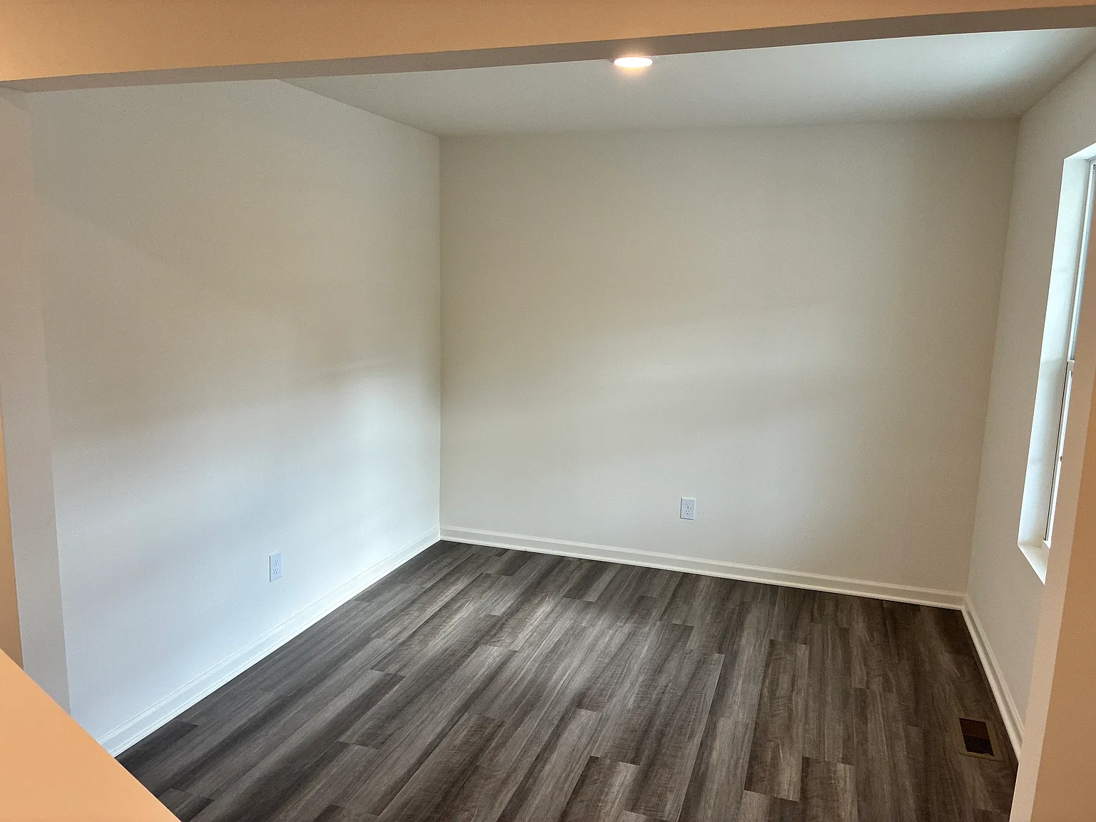 4 bed, 2.5 bath, 2014 sqft, $800 — Photo 4
