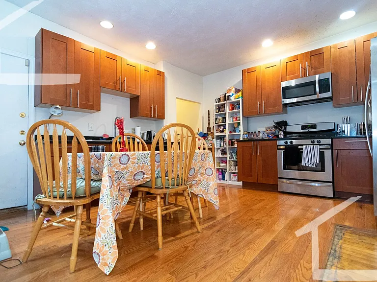 8 Glenville Ave #2 — Photo 4