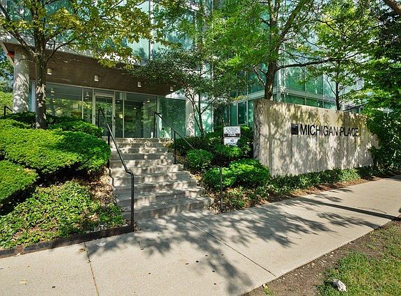2nd image of 3115 S Michigan Ave APT 203