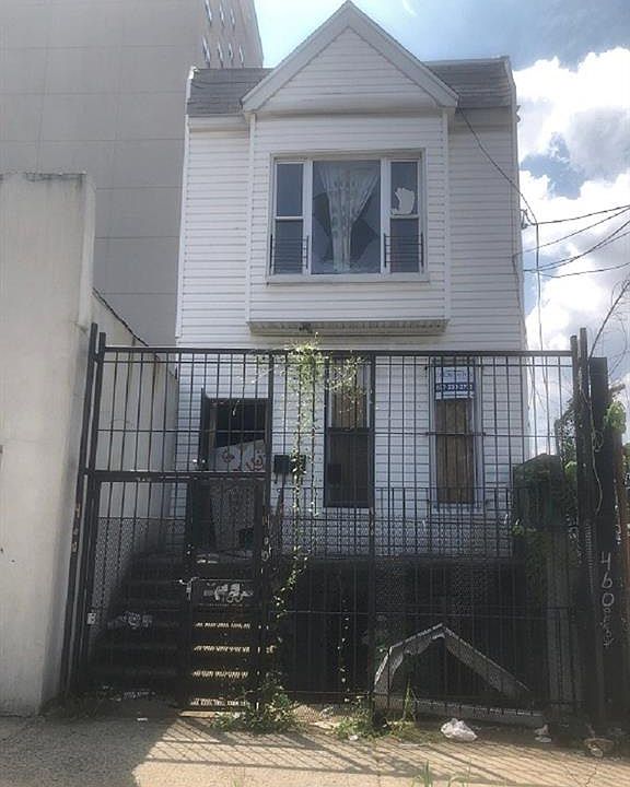 1st image of 460 E 183rd St