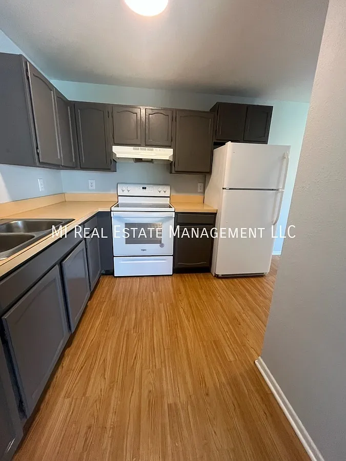 2 bed, 1.0 bath, 840 sqft, $1,365 — Photo 1