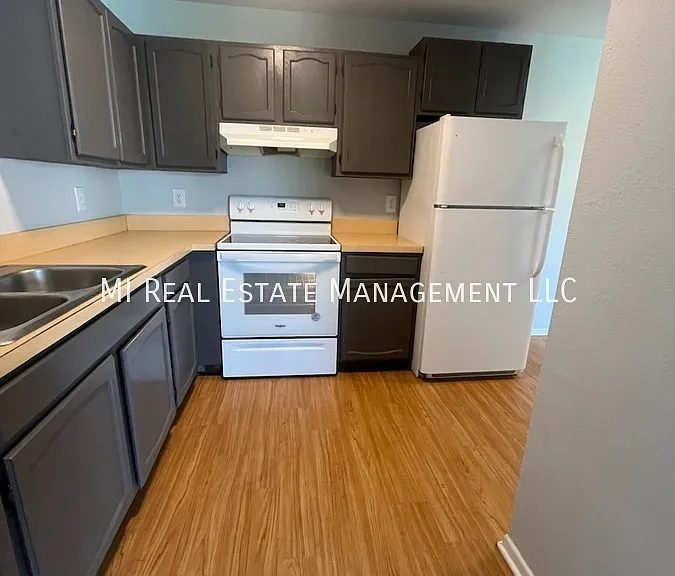 326 Stratford Way #6 — Photo 1