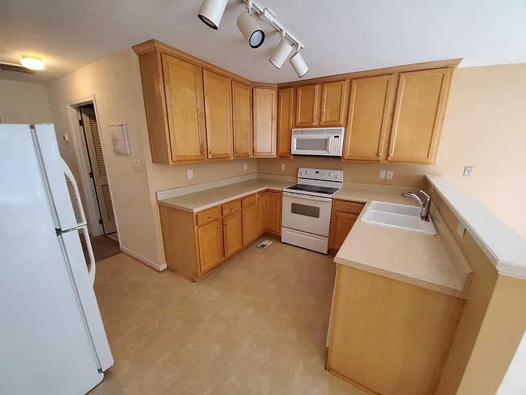 1310 Lake Rest Cir — Photo 14