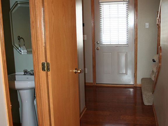 Entry and 1/2 bath