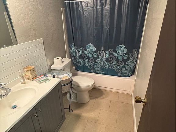 3rd image of 6116 E 127th St