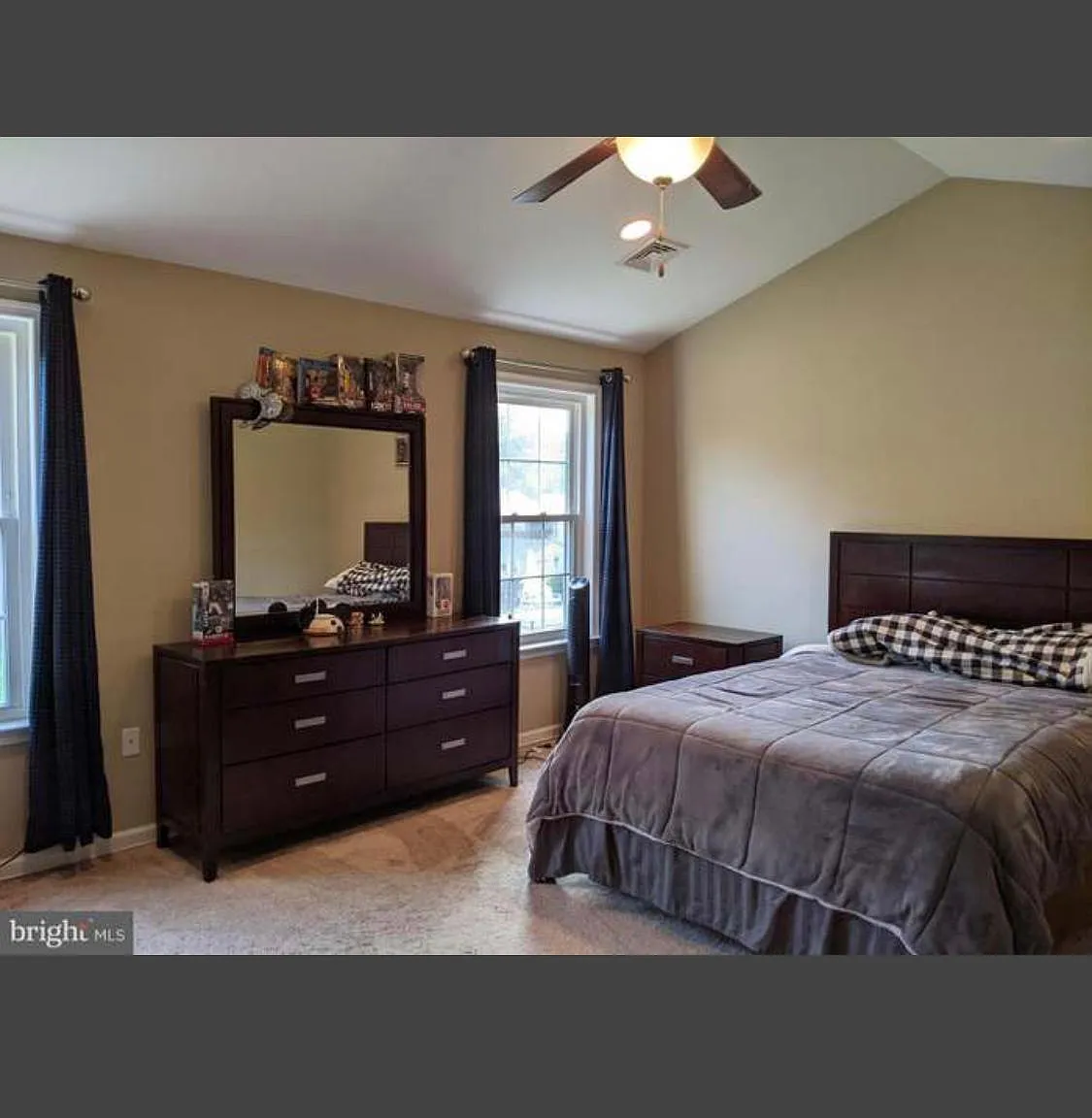 3 bed, 2.5 bath, 1935 sqft, $3,295 — Photo 2