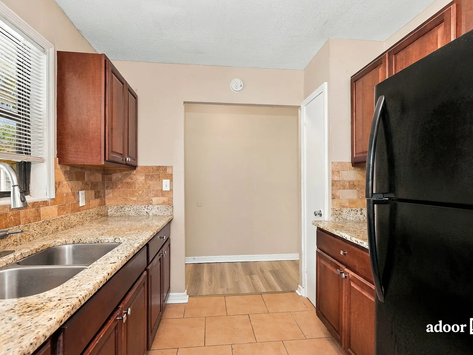 4 bed, 1.5 bath, 1320 sqft, $1,595 — Photo 2
