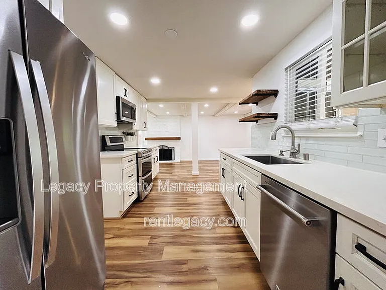 493 Dahlia St — Photo 9