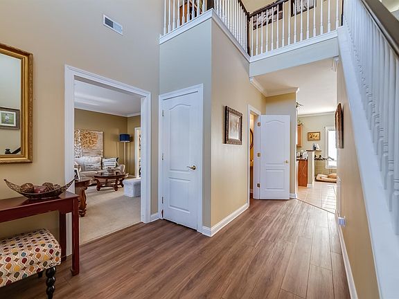 4th image of 220 Emilie Ln