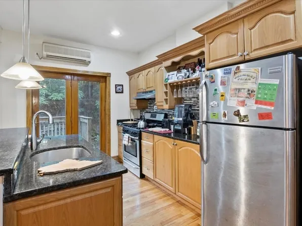 27 Nonquit St, Dorchester, MA 02125