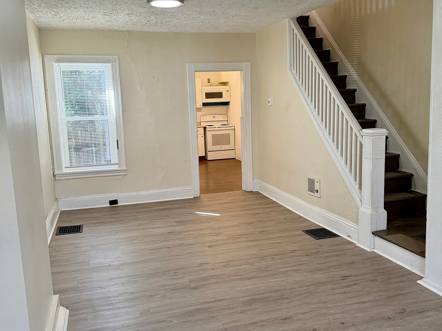 4 bed, 1255 sqft, $1,500 — Photo 3