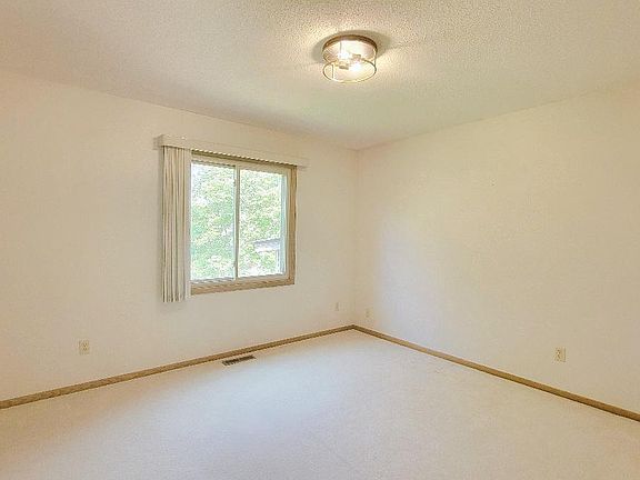 Main Bedroom w/ Walk-In Closet, New Room-Darkening Blinds & Water View