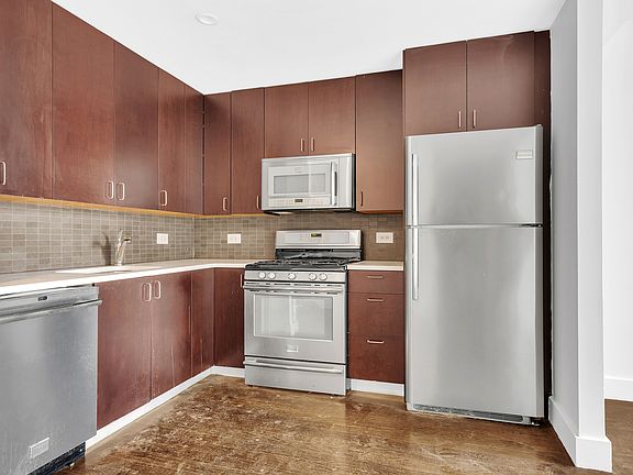 5th image of 30-50 21st St #2G