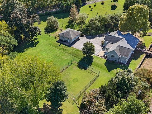 4th image of 2245 Armstrong Valley Rd