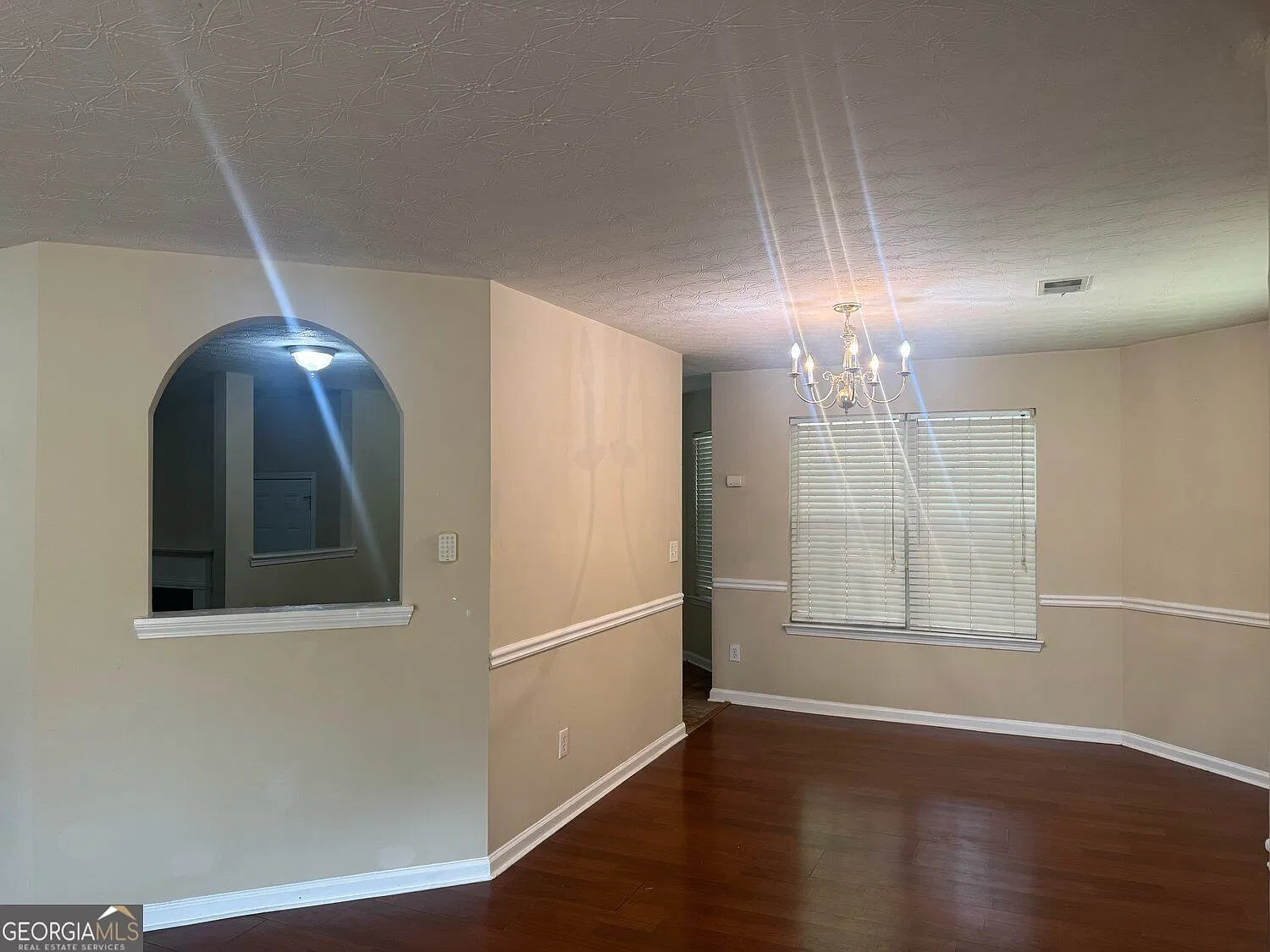 4 bed, 2.5 bath, 2094 sqft, $1,950 — Photo 4