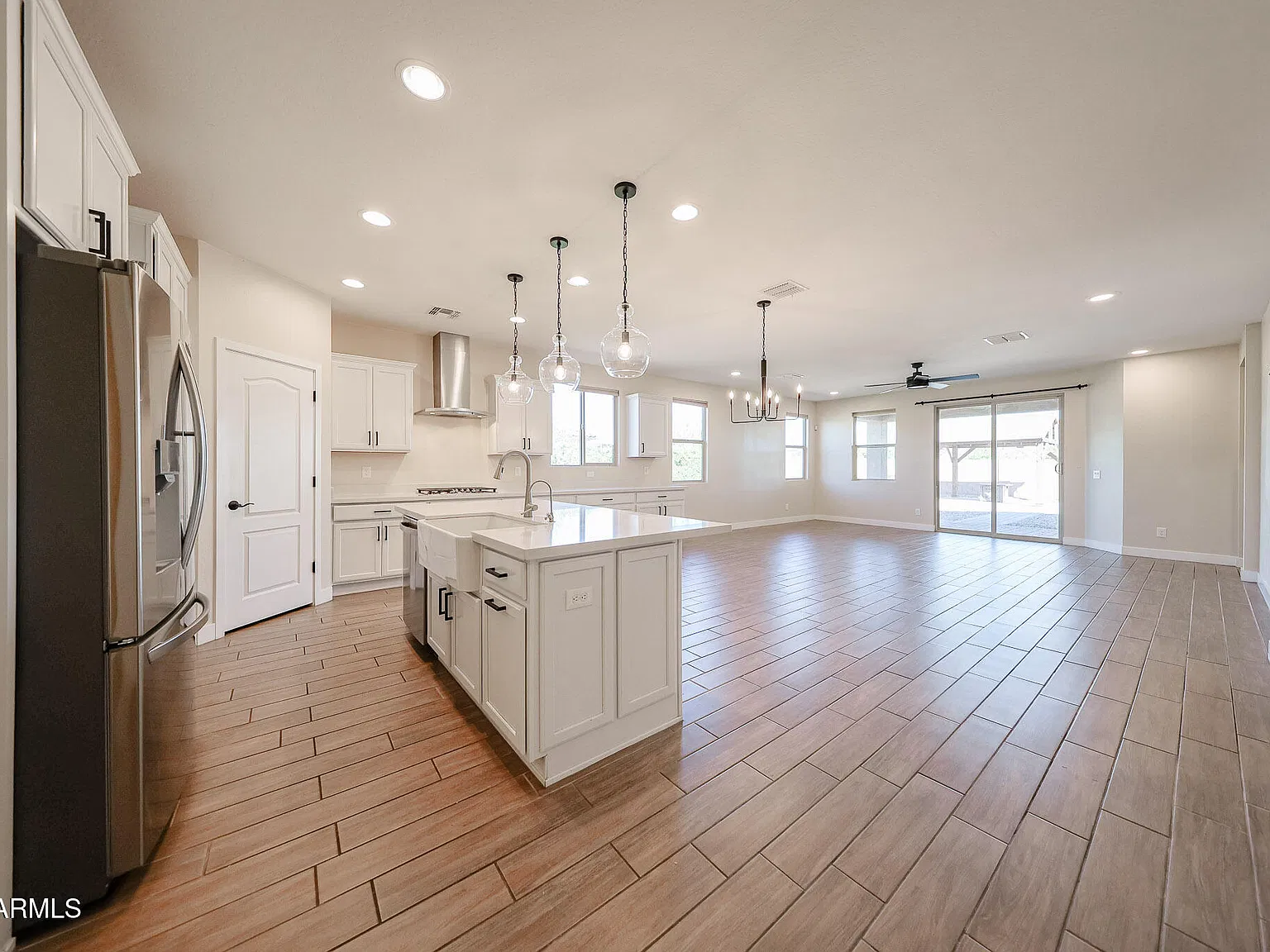3 bed, 3.0 bath, 1959 sqft, $2,400 — Photo 4