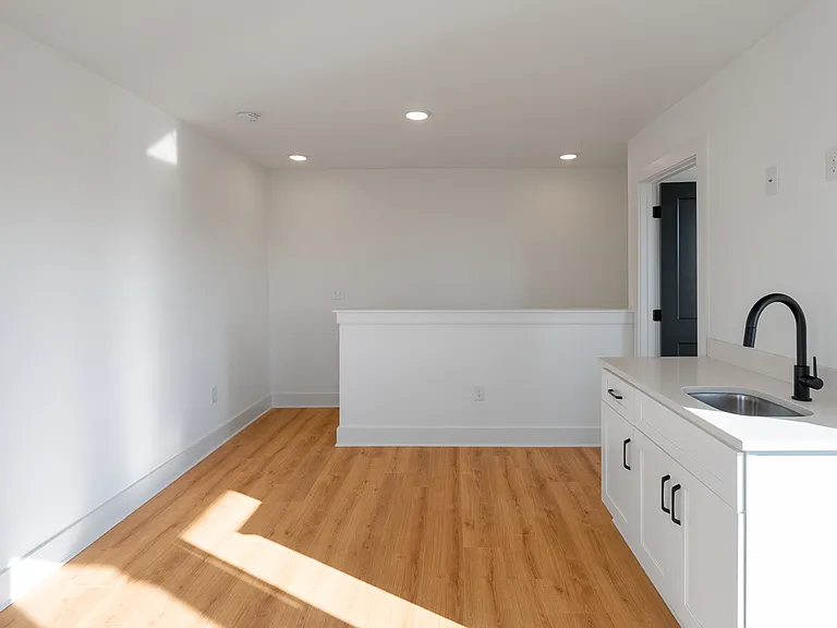 102 Duke St #1-8 — Photo 22