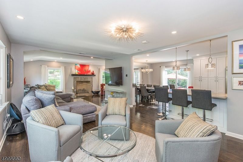 1st image of 21 Bear Brook Ln