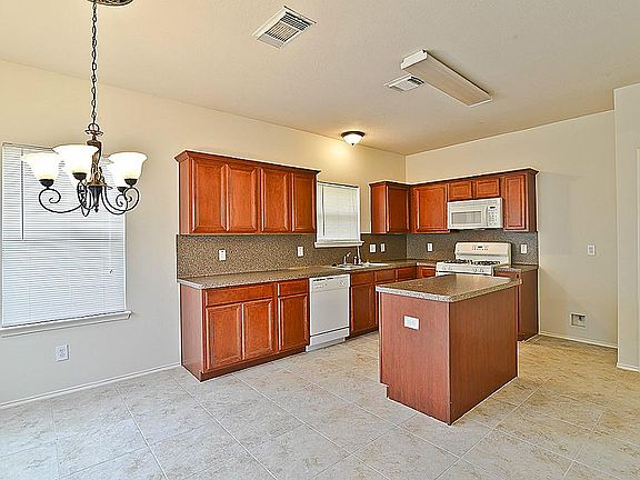 5th image of 119 Brazos Gardens Dr