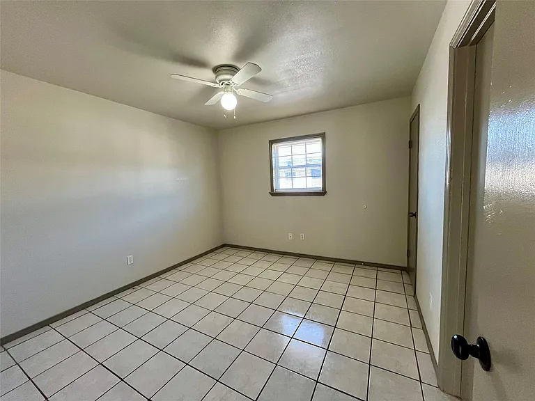 1042 W Village Ct #D — Photo 16