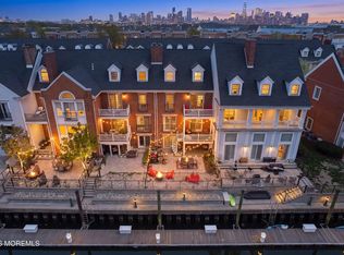 26 Half Moon Isle Isle, Jersey City, NJ 07305