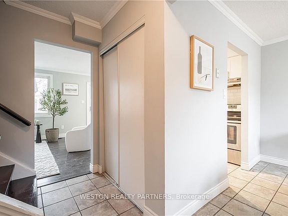 2nd image of 125 Limeridge Rd W #8