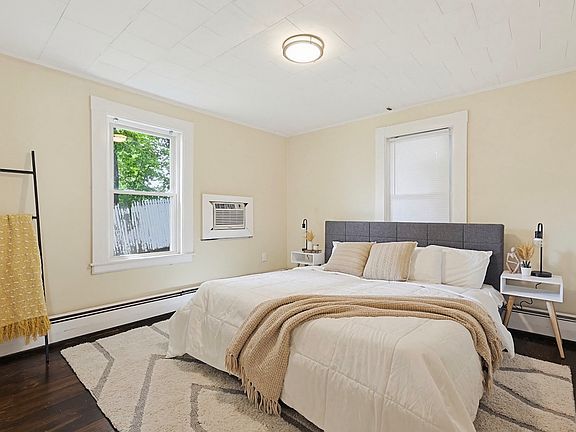 5th image of 184 Ocean Ave W APT 1