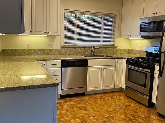 2nd image of 1071 Noel Dr APT 3
