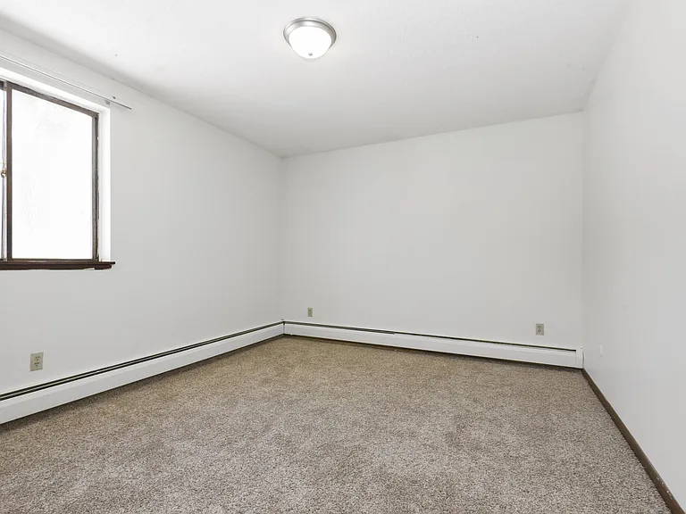 Maplewood, MN Maplewood Apartments | Bedroom