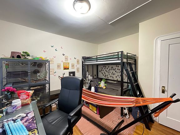 4th image of 4524-38 Walnut St #4532-B13
