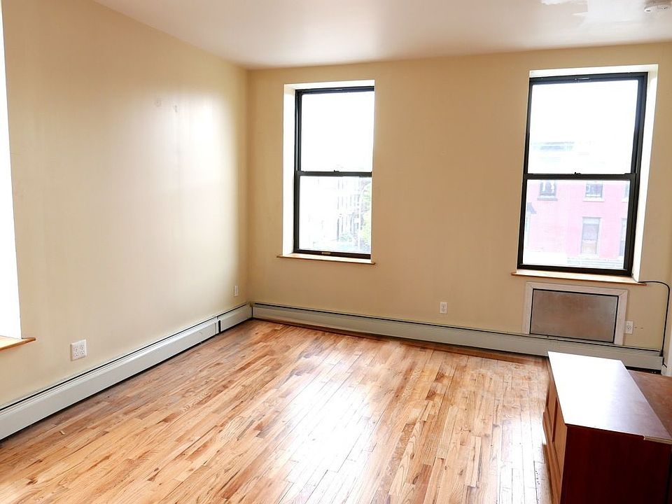 2nd image of 255 17th St APT 2