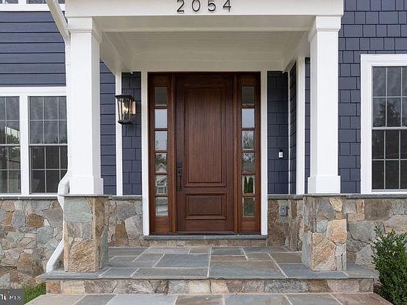 3rd image of 2054 Arch Dr