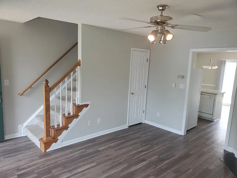 2315 Vineyard Dr #B4 — Photo 6